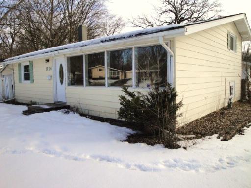 914 Garfield Ct., Carpentersville, IL 60110