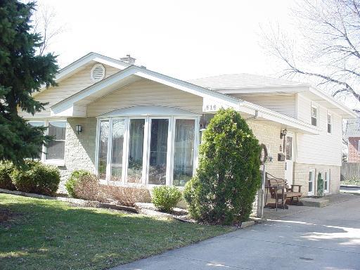 810 S 6th Ave., La Grange, IL 60525