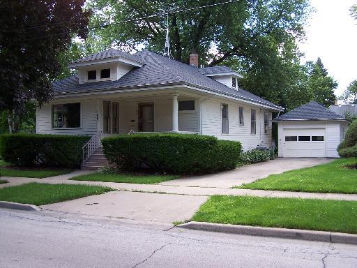 641 Park St., Elgin, IL 60120