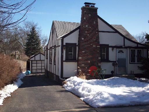 707 Richards St., Geneva, IL 60134