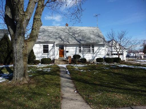 17 S Adams St., North Aurora, IL 60542