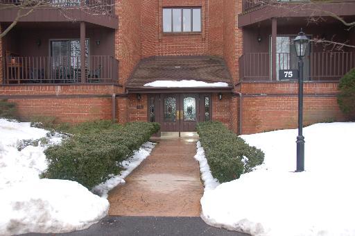 75 Boardwalk Pl. #104, Park Ridge, IL 60068
