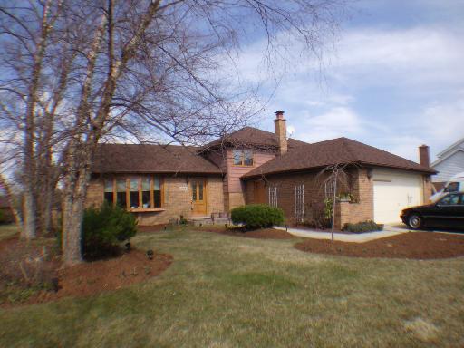 1824 Sturbridge Pl., Downers Grove, IL 60516