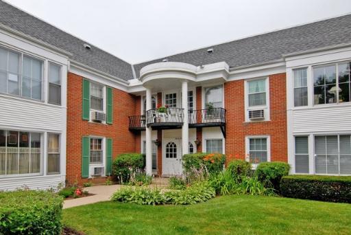 1986 Cherry Ln. #16B, Northbrook, IL 60062
