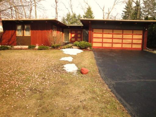 613 Howard Ct., East Dundee, IL 60118