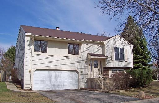 229 Burnside Cir., Bartlett, IL 60103