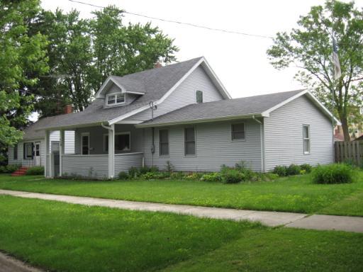 738 Leonard Ave., DeKalb, IL 60115