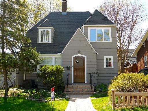 111 N 4th Ave., St. Charles, IL 60174