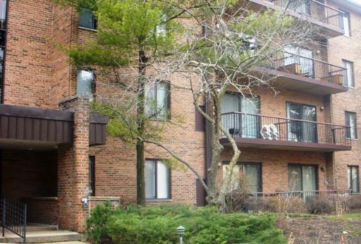 7502 Farmingdale Dr. #201, Darien, IL 60561