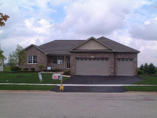 221 Davis Dr., Sycamore, IL 60178