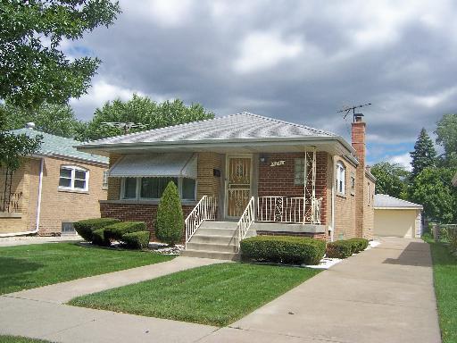8721 S Fairfield Ave., Evergreen Park, IL 60805