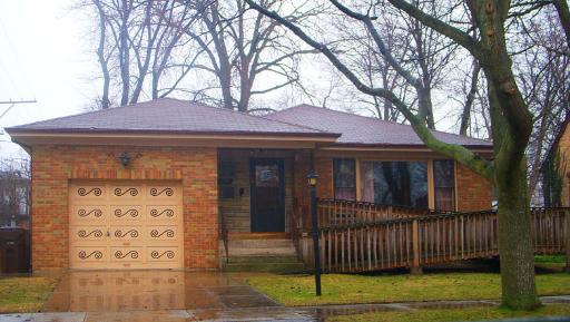 9545 Leamington St., Skokie, IL 60077