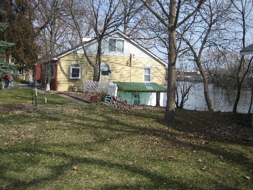 223 Oakwood Dr., North Aurora, IL 60542