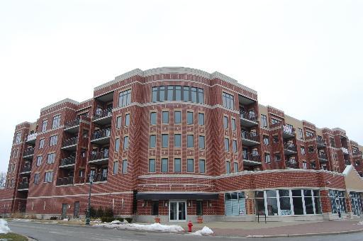 225 E Main St. #214, Roselle, IL 60172