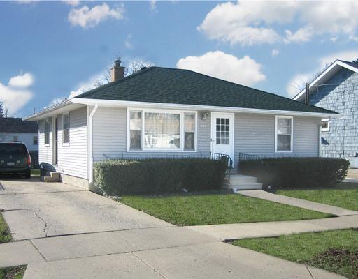 809 S Union St., Aurora, IL 60505