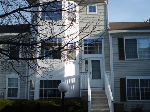 606 Hidden Creek Ln., North Aurora, IL 60542