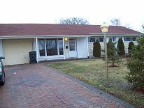 260 Flagstaff Ave., Hoffman Estates, IL 60194