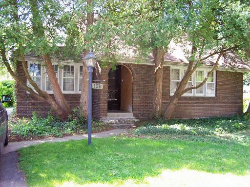 108 Elm Ave., North Aurora, IL 60542