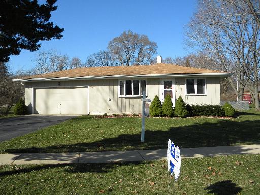 1330 Fox River Dr., Algonquin, IL 60102