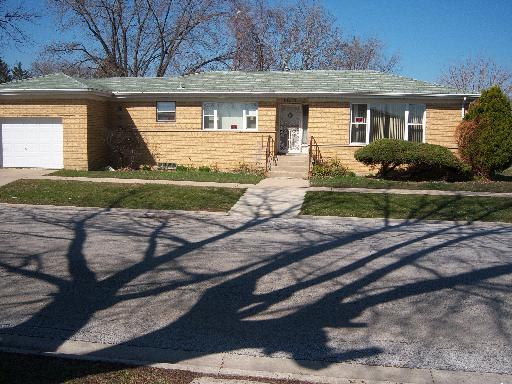 13926 S Francisco Ave., Blue Island, IL 60406