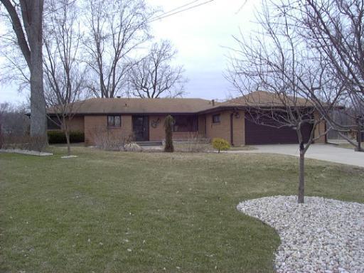 8712 Shore Dr., Machesney Park, IL 61115