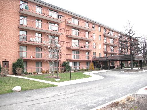 6443 Clarendon Hills Rd. #511K, Willowbrook, IL 60527