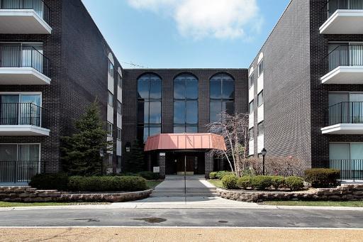 9530 N Lamon Pl. #209, Skokie, IL 60077