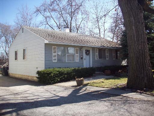 613 Longfellow Ln., Mundelein, IL 60060