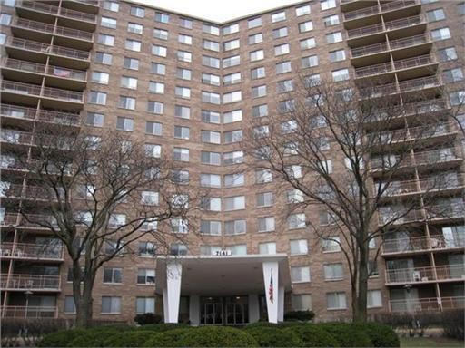 7141 N Kedzie Ave. #401, Chicago, IL 60645