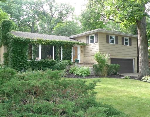 890 Bittersweet Dr., Northbrook, IL 60062