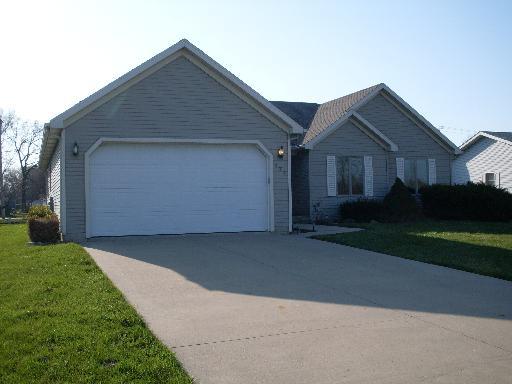 171 Valley View Dr., Seneca, IL 61360