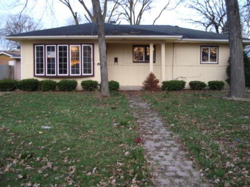 30 Ash St., Carpentersville, IL 60110