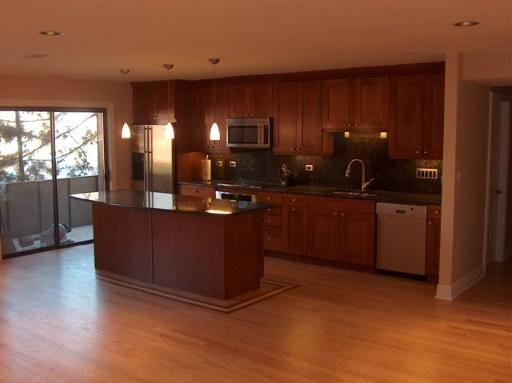9240 N Gross Point Rd. #106, Skokie, IL 60076