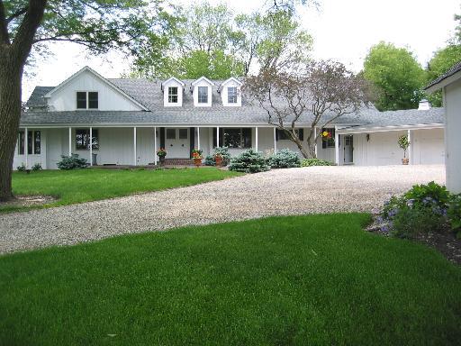 178 E Dundee Rd., Inverness, IL 60010
