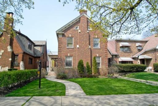 5858 N Kenneth Ave., Chicago, IL 60646