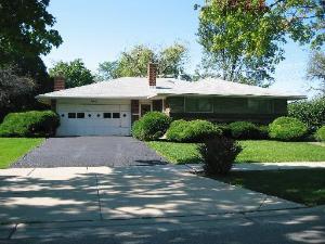 650 Beau Dr., Des Plaines, IL 60016
