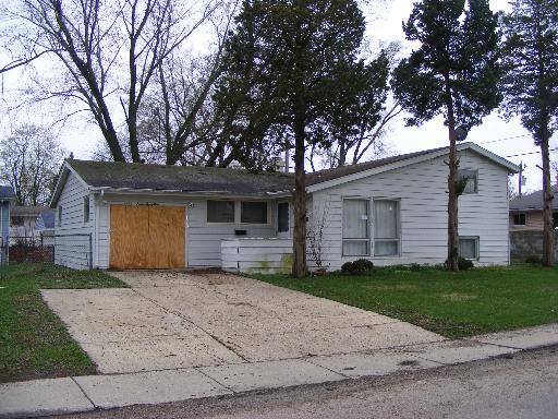 1429 Kings Rd., Carpentersville, IL 60110