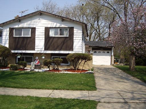 240 Brentwood Dr., Des Plaines, IL 60016