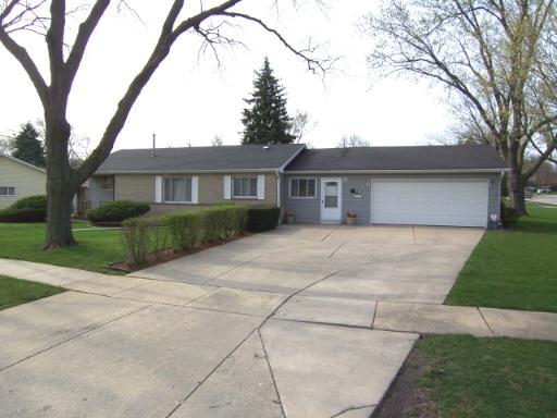 770 Alhambra Ln., Hoffman Estates, IL 60169