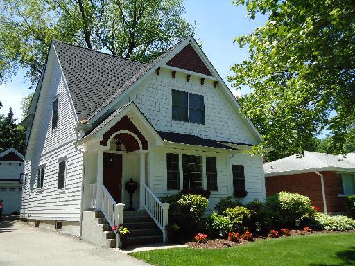 351 Elm St., Glen Ellyn, IL 60137