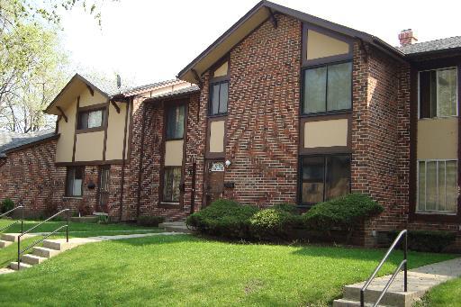 17W703 Kirkland Ln., Villa Park, IL 60181