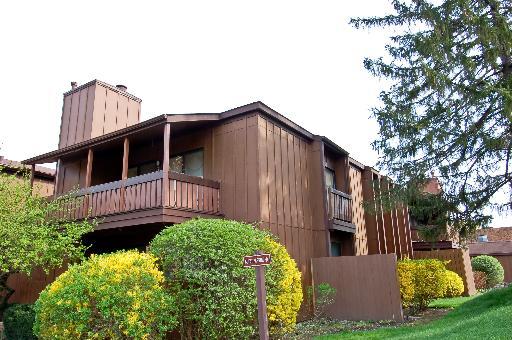 1S065 Spring Rd. #2C, Oak Brook Terrace, IL 60181