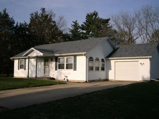 105 Fifth St., Standard, IL 61363