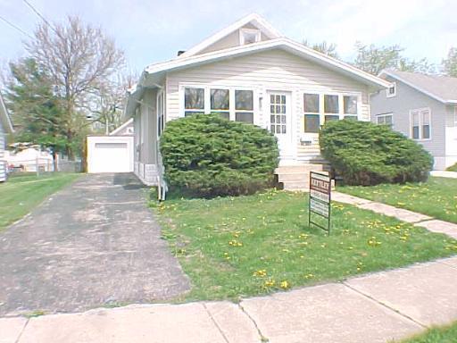 948 Fourth Ave., Aurora, IL 60505