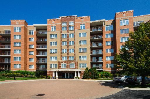 1 N Beacon Pl. #607, La Grange, IL 60525