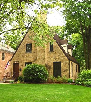 574 Lee St., Glen Ellyn, IL 60137