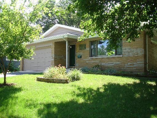707 S Gables Blvd., Wheaton, IL 60189