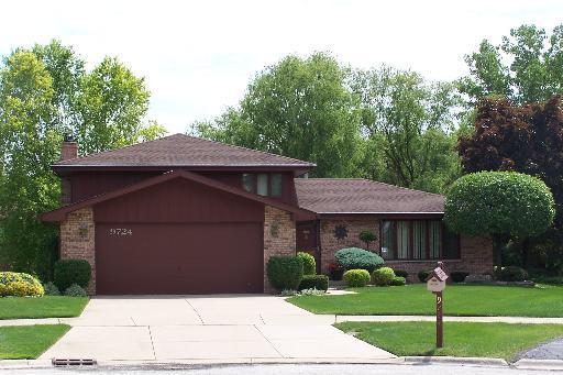 9724 Kingsbury Ct., Palos Hills, IL 60465
