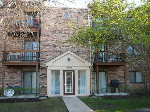 2203 Nichols Rd. #1B, Arlington Heights, IL 60004