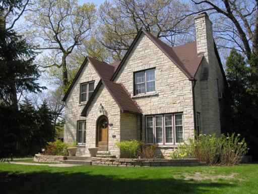 414 N Elmwood Ave., Waukegan, IL 60085